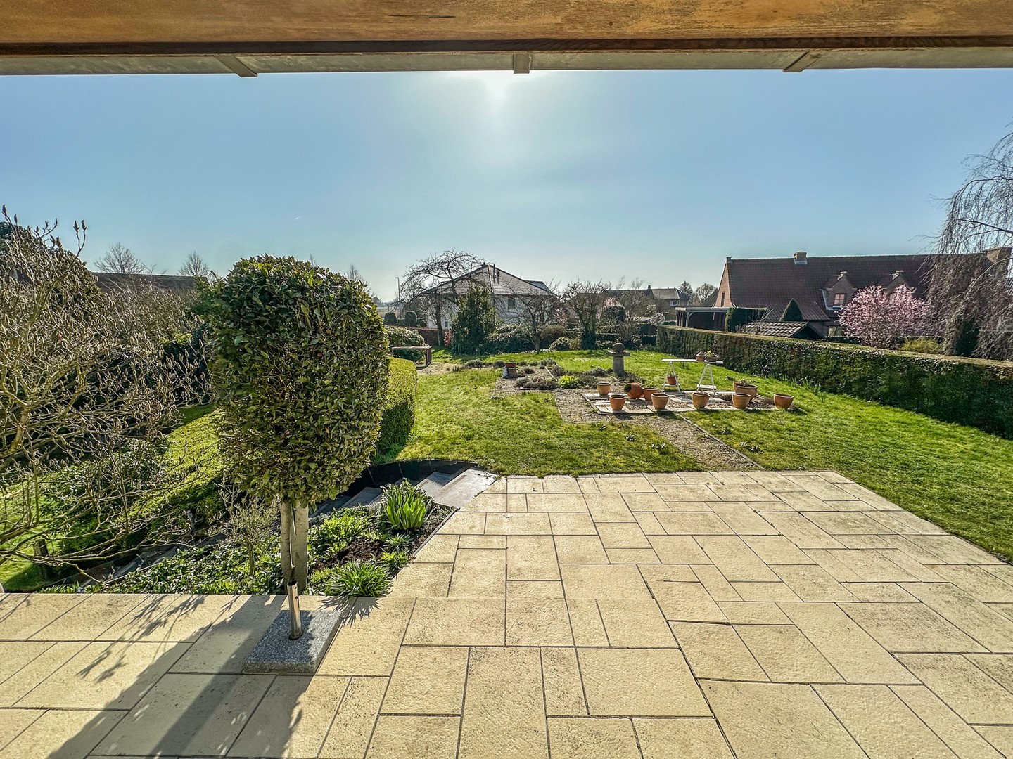 Zeer ruime villa met 4 slaapkamers, grote tuin  (869m²) en volledig onderkelderd. - foto 4
