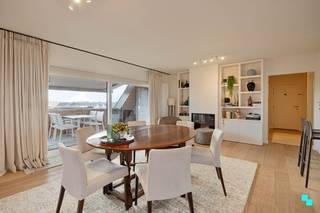 Dit exclusief, kwalitatief afgewerkt duplex appartement met aangenaam terras beschikt over een oppervlakte van 174,05 m² (volgens grondplan) en...