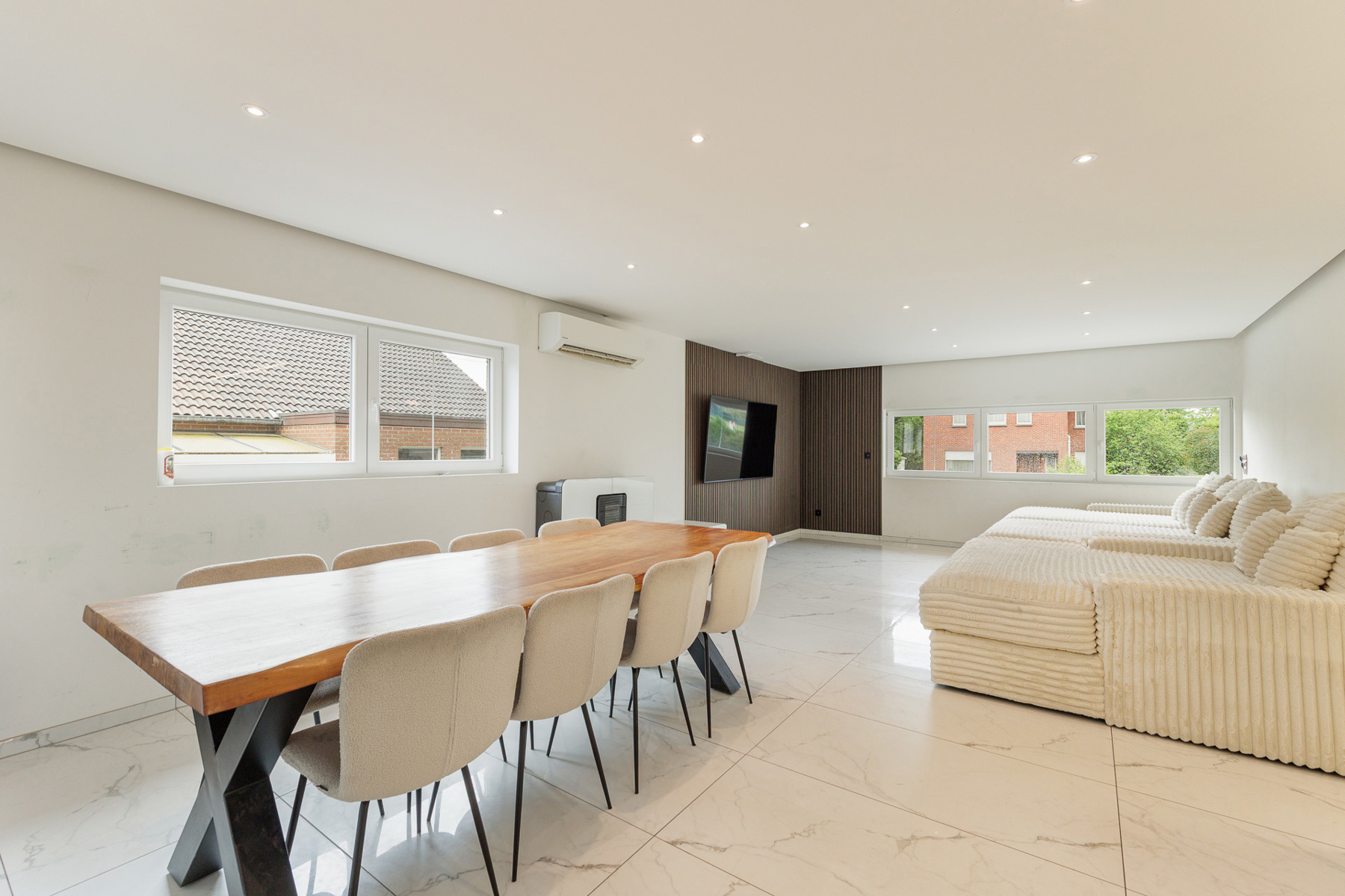 GROTENDEEL GERENOVEERDE GEZINSWONING (SPLIT-LEVEL) MET 3 SLAAPKAMERS, GROTE LEEFRUIMTE EN ZEER GUNSTIG EPC-LABEL OP EEN FIJN PERCEEL VAN 9A20CA IN GELIEFDE WOONWIJK IN HELCHTEREN - foto 4