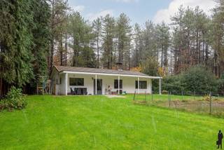 Dit prachtig gelegen weekendverblijf bevindt zich op een ruim perceel van ca. 4.676m², en ligt heerlijk verscholen tussen de natuurgebieden...