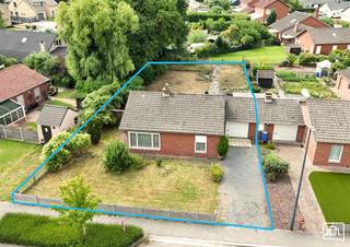  Deze woning heeft een ruime tuin met een ideale oriëntatie op slechts enkele stappen van het centrum van Boortmeerbeek.Er zijn winkels, scholen ,...