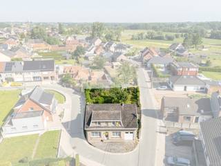 Gelegen in een rustige en groene buurt van Haaltert vind je deze ruime woning met tal van mogelijkheden. De woning is volledig te renoveren,...