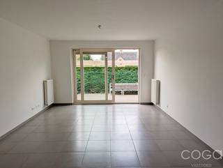 Dit gelijkvloerse appartement is gelegen in het centrum van Sint-Job op wandelafstand van winkels, openbaar vervoer en scholen. Op- en...