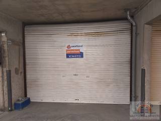 Ruime garagebox met elektriciteit in afgesloten ondergrondse parkeergarage.Privatieve teller.Afmetingen: 307 x 554 cmBeschikbaarheid: vrij vanaf...