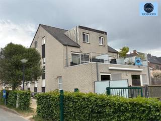 BEL APPARTEMENT DUPLEX DE 2 CHAMBRES À COUCHERPrix indicatif 275 000 eurosCet appartement très bien entretenu est situé au PREMIER ETAGE et dispose...