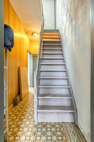 Deze ruime halfopen bebouwing is gelegen in Holsbeek op een perceel van 7a 83ca met een zuidoost georiënteerde tuin.Dit renovatie project biedt veel...