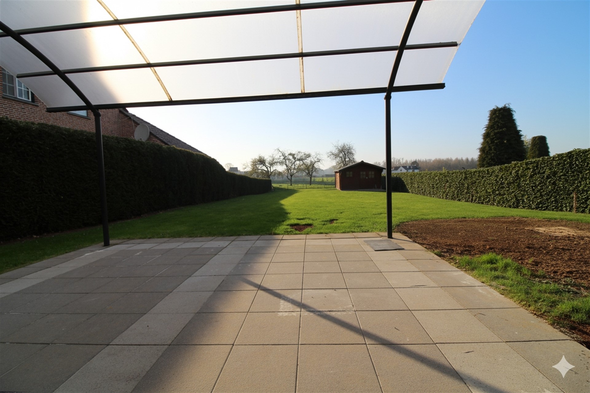 Villa dans un endroit calme, avec un jardin spacieux. - photo 4