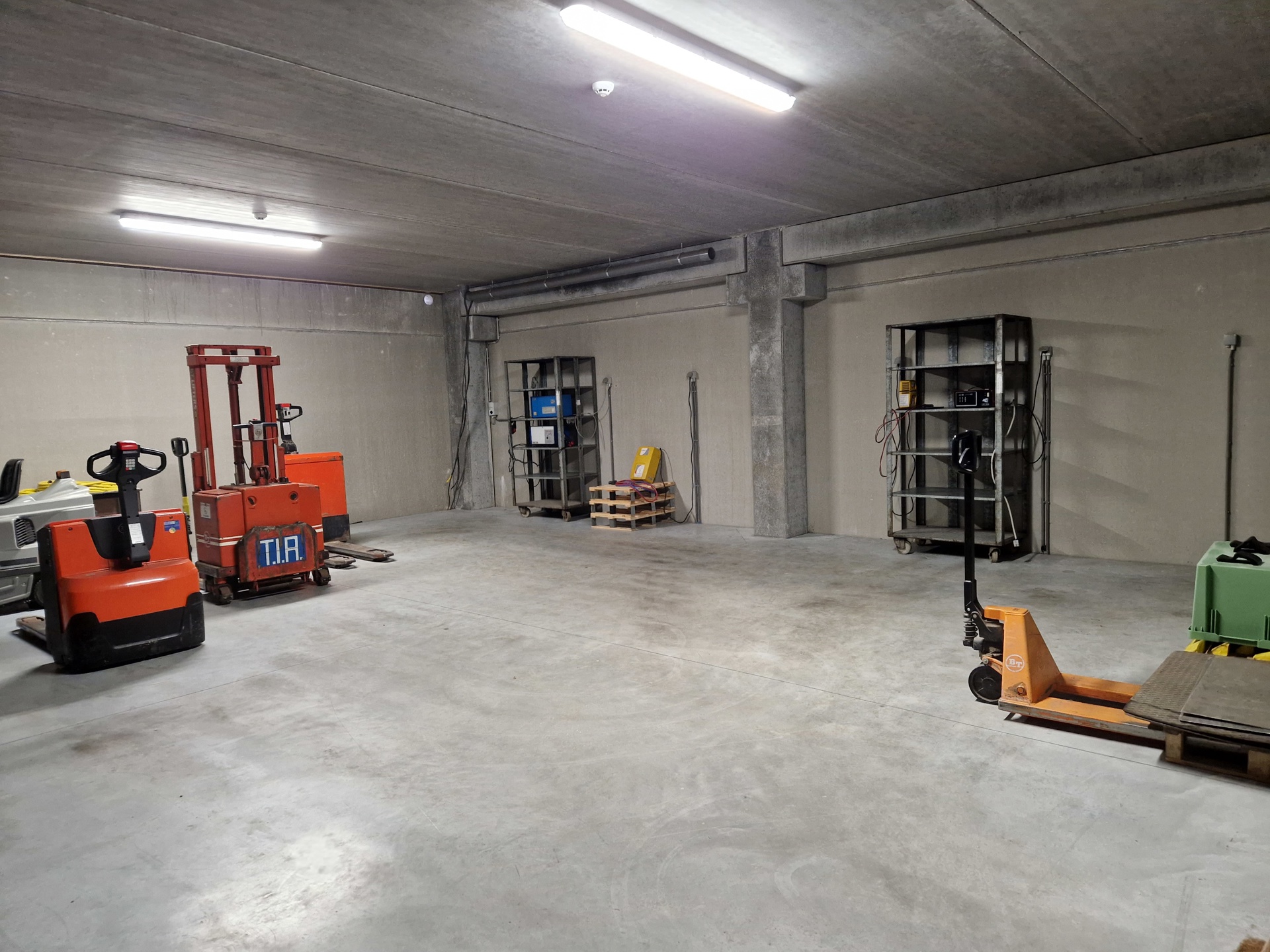 Magazijn 650m² te huur - foto 2