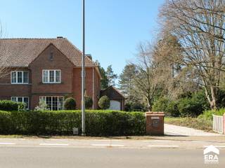 Te koop: karakteristieke halfopen woning in Pelt, gelegen aan de Tennislaan, op een mooi ruim perceel met zicht op groen.Deze woning biedt veel...