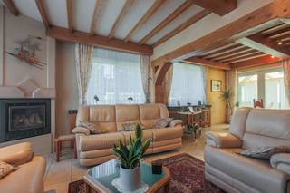Verzorgde halfopen woning met 3 slaapkamers (meer mogelijk), tuin en ruime garage op een totale grondoppervlakte van 393m². (volledig onderkelderd...)