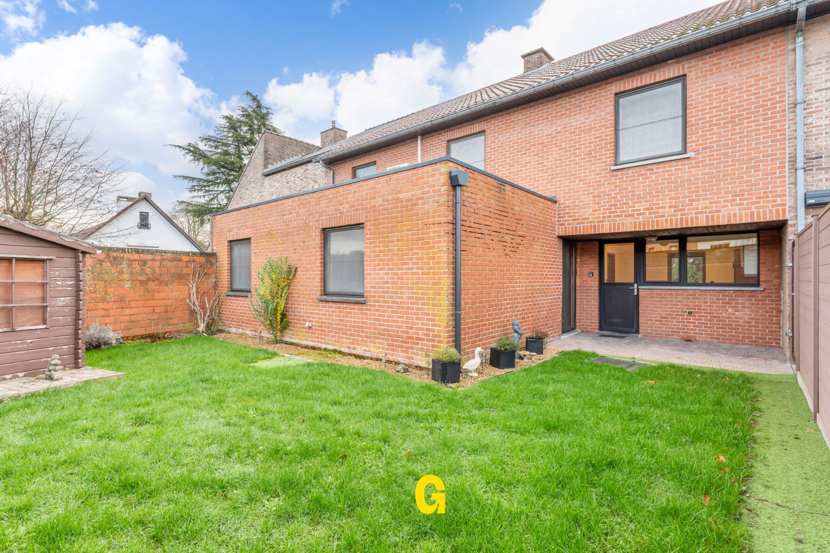 Op te frissen 3-slaapkamer appartement (124 m²) met terras, tuin en garage en 2de standplaats op wandelafstand van het centrum - foto 3