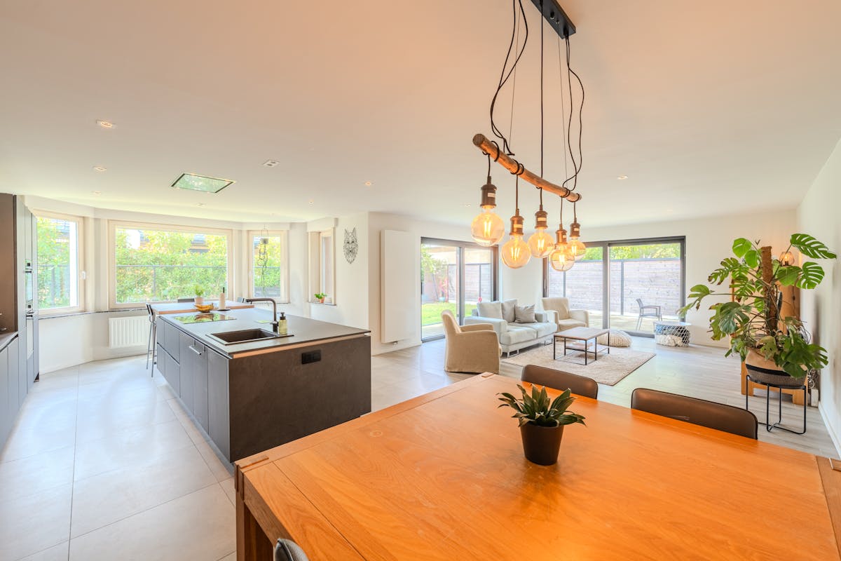 Maison rénovée de six chambres avec jardin exposé au soleil - photo 4