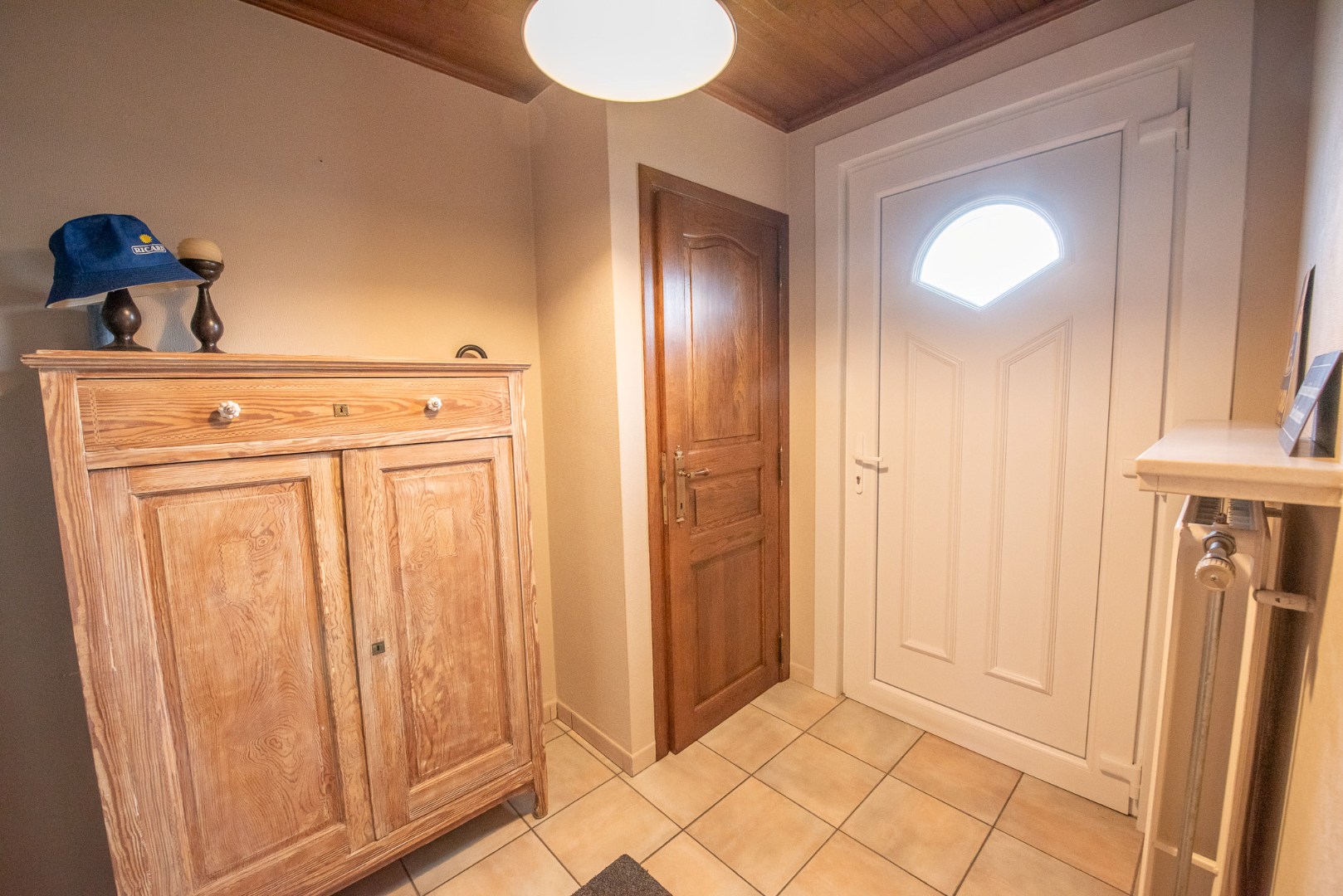 🏡 Charmante gezinswoning met 3 slaapkamers, inpandige garage en prachtige tuin in rustige woonwijk - Bezoek woensdag 10 december 15u30-17u30 (mits afspraak) - foto 2