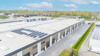 De unit is uitgerust met krachtstroom en wateraansluiting en beschikt reeds over een eenvoudig toilet. Daarnaast is er een...