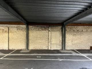 Overdekte autostaanplaats te huur in het centrum van WaregemAutostaanplaats te huur in de Holstraat te Waregem, vlotte verbinding naar de ring toch...