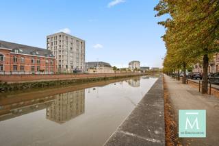 <p><span>Opbrengsteigendom/ herenwoning in het centrum van Mechelen</span></p><p><span>Deze opbrengsteigendom, gelegen op een A-locatie in Mechelen, biedt een unieke combinatie van ruimte en mogelijkheden voor een groeiend gezin of als investering. Met 189 vierkante meter woonoppervlak is er volop plaats voor comfort en ontplooiing.</span></p><p><span>De woning is momenteel verhuurd als 3 1-slaapkamerappartementen met eigen sanitair en keuken. En is dus een ideale investering.</span></p><p><span>Het gelijkvloers appartement beschikt over een gezellige stadskoer en het eerste verdiep over een eigen terras.</span></p><p><span>De woning kan ook terug omgevormd worden tot een authentieke ruime herenwoning. Gezien deze opportuniteit gelegen is aan de stadsrand van Mechelen bevindt u zich vlakbij alle voorzieningen (scholen, winkels, openbaar vervoer,...) en heeft u bovendien een vlotte verbinding naar Antwerpen-Brussel-Leuven.</span></p><p><span>De woning is ook gelegen vlakbij het Sint-Maarten-Ziekenhuis.</span></p><p><span>Op zoek naar ontspanning? Dat is geen probleem want met deze ligging bent u vlakbij talrijke parken (Vrijbroekpark, Tivolipark, Mechels Broek,...), de Leuvense Vaart, Planckendael,... ideaal voor een ontspannende dag met het gezin.</span></p><p><span>Heeft u interesse in deze interessante woning? Aarzel dan zeker niet om ons te contacteren voor meer informatie of een bezoek! (info@demakelaaerdij.be of 015/20.20.82)</span></p><p><span> </span></p>
