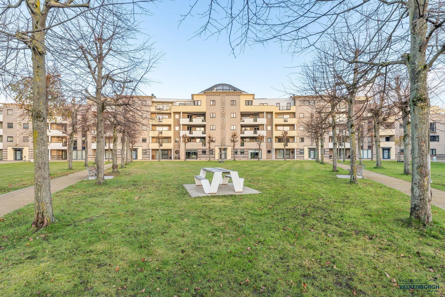 Licht en ruimte aan het Anne Frankplein – centraal wonen met garage in Hasselt. - foto 3