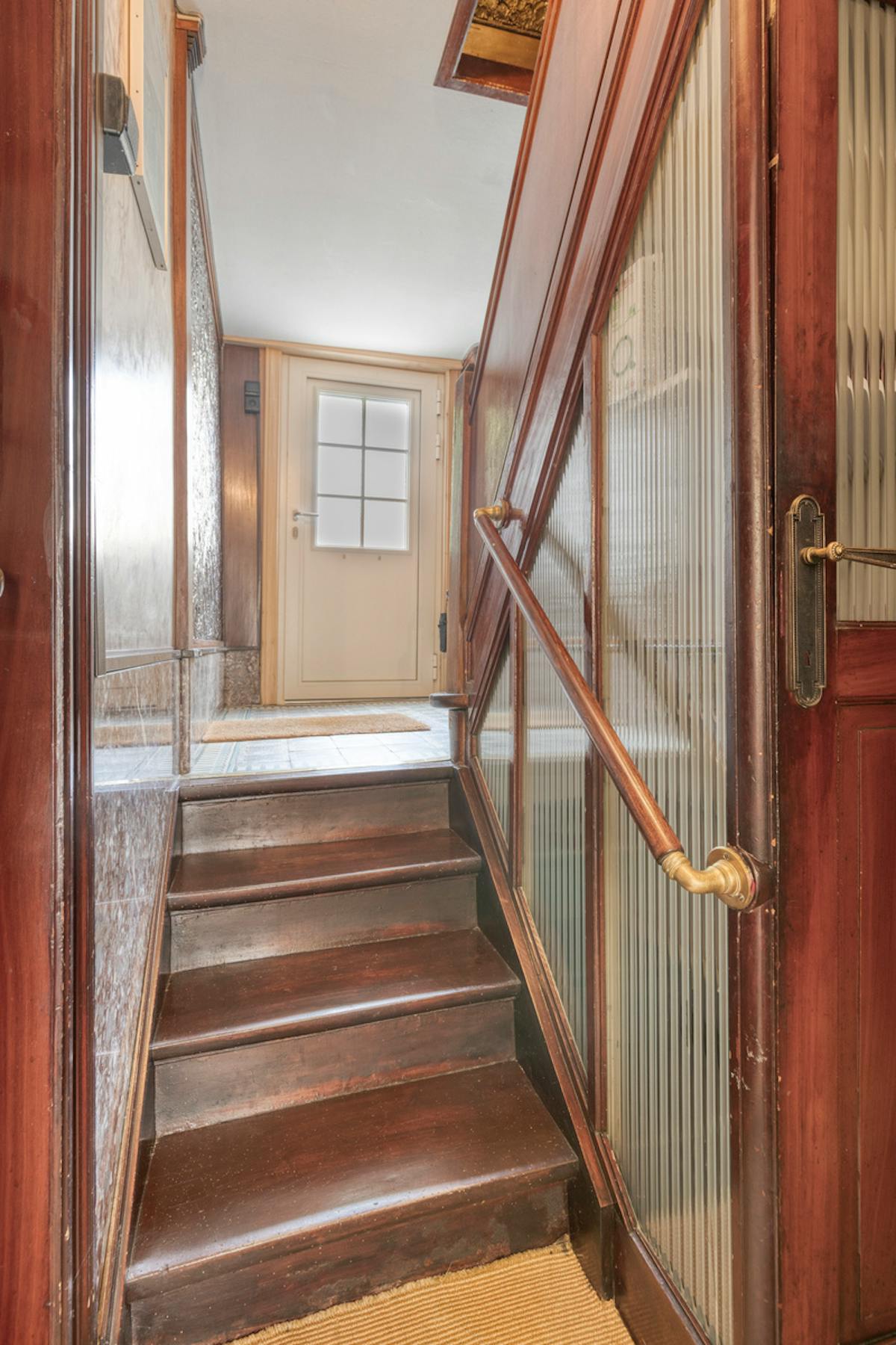 Maison de caractère avec des éléments authentiques et un charmant jardin de ville - photo 4