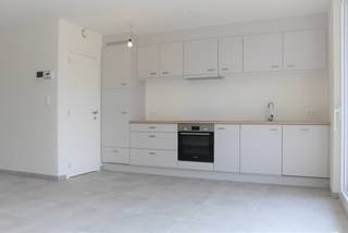 Dit prachtige appartement met veel lichtinval is gelegen op de 1ste verdieping. Het bevindt zich vlakbij verschillende grootwarenhuizen,...
