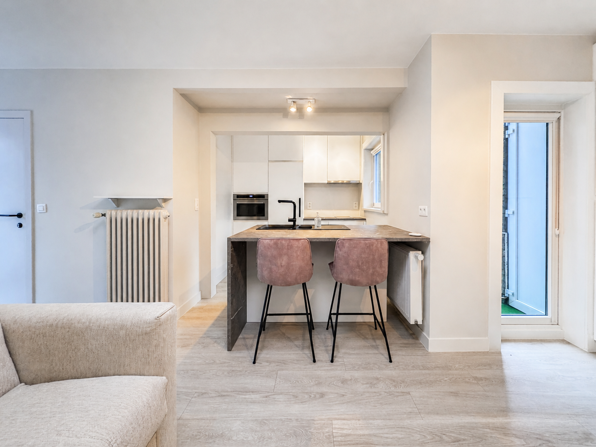 Gerenoveerde studio met ruim terras (+-13 m2) op wandelafstand van de zee - foto 4
