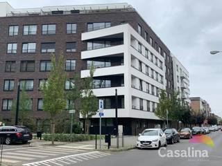 Casalina Real Estate heeft het genoegen u exclusief te koop aan te bieden: een prachtig 3-slaapkamerappartement gelegen op de 3e verdieping, met...
