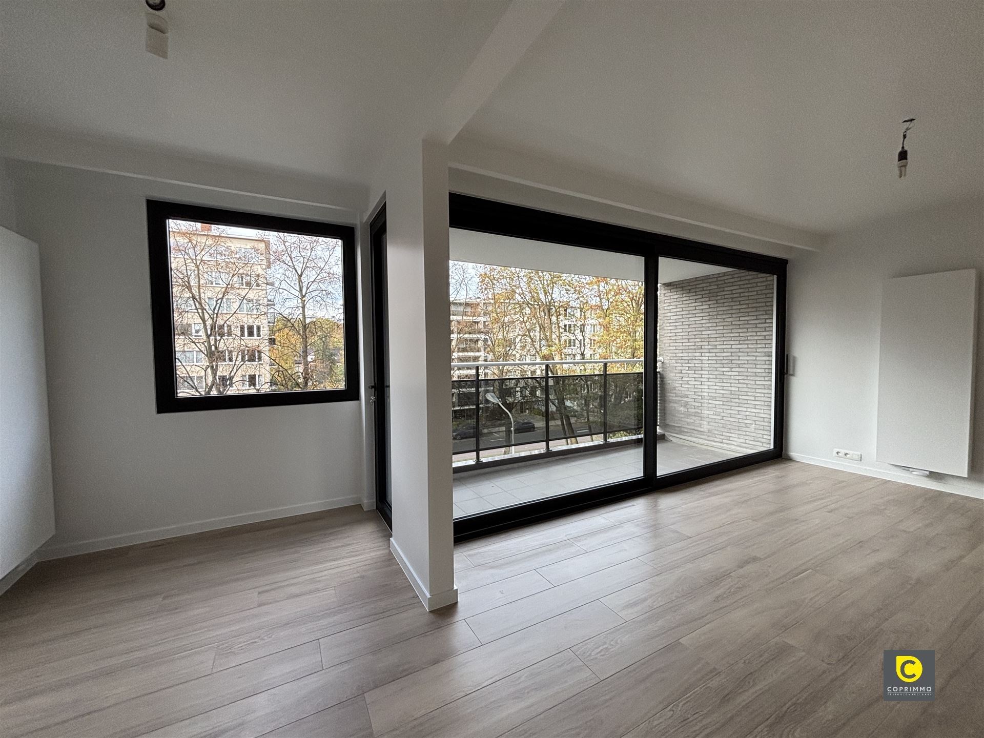 Prachtig gerenoveerd app met 2 slaapkamers en terras! - foto 5