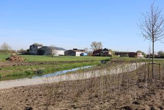De site Treurniet, Harelbeke-Bavikhove, is heringericht als een hedendaags lokaal bedrijventerrein, waar plaats is voor een tiental kleine en middelgrote ondernemingen. <br /><br />Diverse bedrijfspercelen beschikbaar van 1500 tot max. 5000m².<br /><br />voor alle info en voorwaarden : https://www.leiedal.be/bedrijventerrein/treurniet of verkoop@leiedal.be<br /><br />