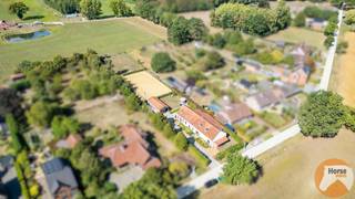 HAM - Heel centraal gelegen hoeve op 1ha5, doch in een omgeving.Deze langgevelhoeve (25mx8m) werd deels zeer grondig en degelijk gerenoveerd...