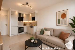 Deze op te frissen studio bevindt zich op de <strong>vijfde</strong> <strong>verdieping</strong> van de residentie 'Santhooft C' te Nieuwpoort-Bad.<br />Dankzij de <strong>uitstekende</strong> <strong>ligging</strong> is zowel de Zeedijk als de winkelstraat<strong> op wandelafstand bereikbaar</strong>.<br /><br />De indeling is als volgt;
<ul>
<li>Inkomhal met plaats voor vestiairekast;</li>
<li>Open kitchenette;</li>
<li><strong>Lichtrijke</strong> leefruimte uitgevend op de Franslaan;</li>
<li>Terras met avondzon;</li>
<li>Badkamer met wastafel, toilet en douche;</li>
</ul>
Extra troeven;
<ul>
<li>Elektrische keuring is <strong>conform de bestaande wetgeving</strong> en geldig t.e.m. 2039;</li>
<li>Mogelijkheid tot huren van berging op het verdiep;</li>
<li><strong>Veel potentieel </strong>voor de doe-het-zelvers tussen ons;</li>
<li><strong>Gratis parkeerplaatsen aan achterzijde van het gebouw</strong>;</li>
</ul>
<br />Benieuwd? Aarzel niet en contacteer ons voor een bezoek ter plaatse!
