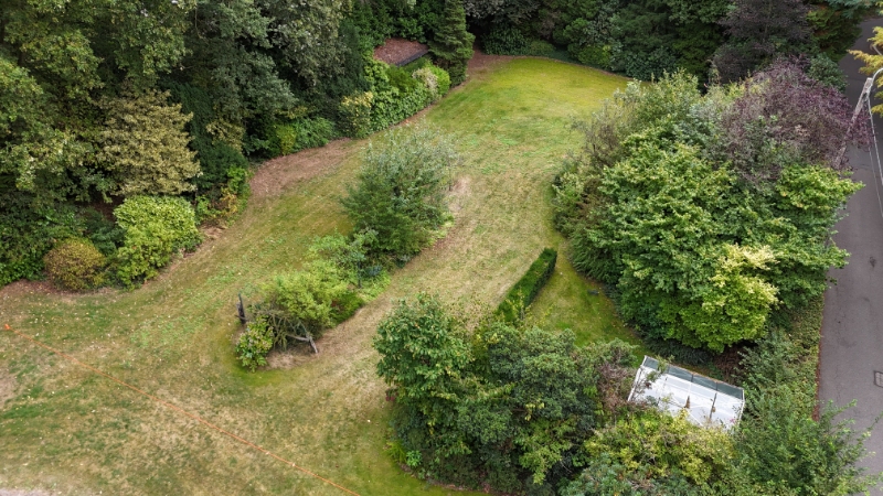 Zeer mooi gelegen bouwgrond 8 are open bebouwing - breedte 25 meter - foto 1