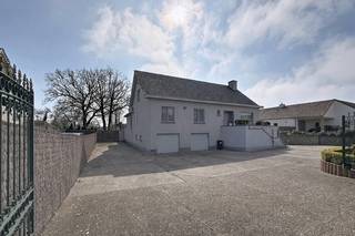 Ruime villa gelegen in een rustige residentiële wijk in Oostduinkerke-Dorp, met een grote zuidwest georiënteerde tuin (totale oppervlakte: 1.774...