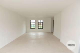 RURAL HOUSE WITH 3 BEDROOMS AND CARPORT Hof van Sprolant is a quiet residential neighborhood located in rural Broekom near Tongeren-Borgloon. This...