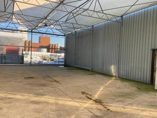 Serre te huur in Hoogstraten (200m²) Bent u op zoek naar een opslagplaats in Hoogstraten dat zowel ruim als goed gelegen is? Zoek niet verder! Opslag oppervlakte van 200m². Het heeft een strategische ligging die gemakkelijk toegankelijk is voor zowel leveranciers als klanten. Dit aanbod kan u tevens op onze website terug vinden. Troeven: - per direct beschikbaar - Gunstige ligging - 24/7 bereikbaar