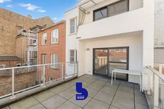 Dit modern gerenoveerd appartement bevindt zich in een kleinschalig, volledig vernieuwd gebouw met slechts drie entiteiten. Midden in de...