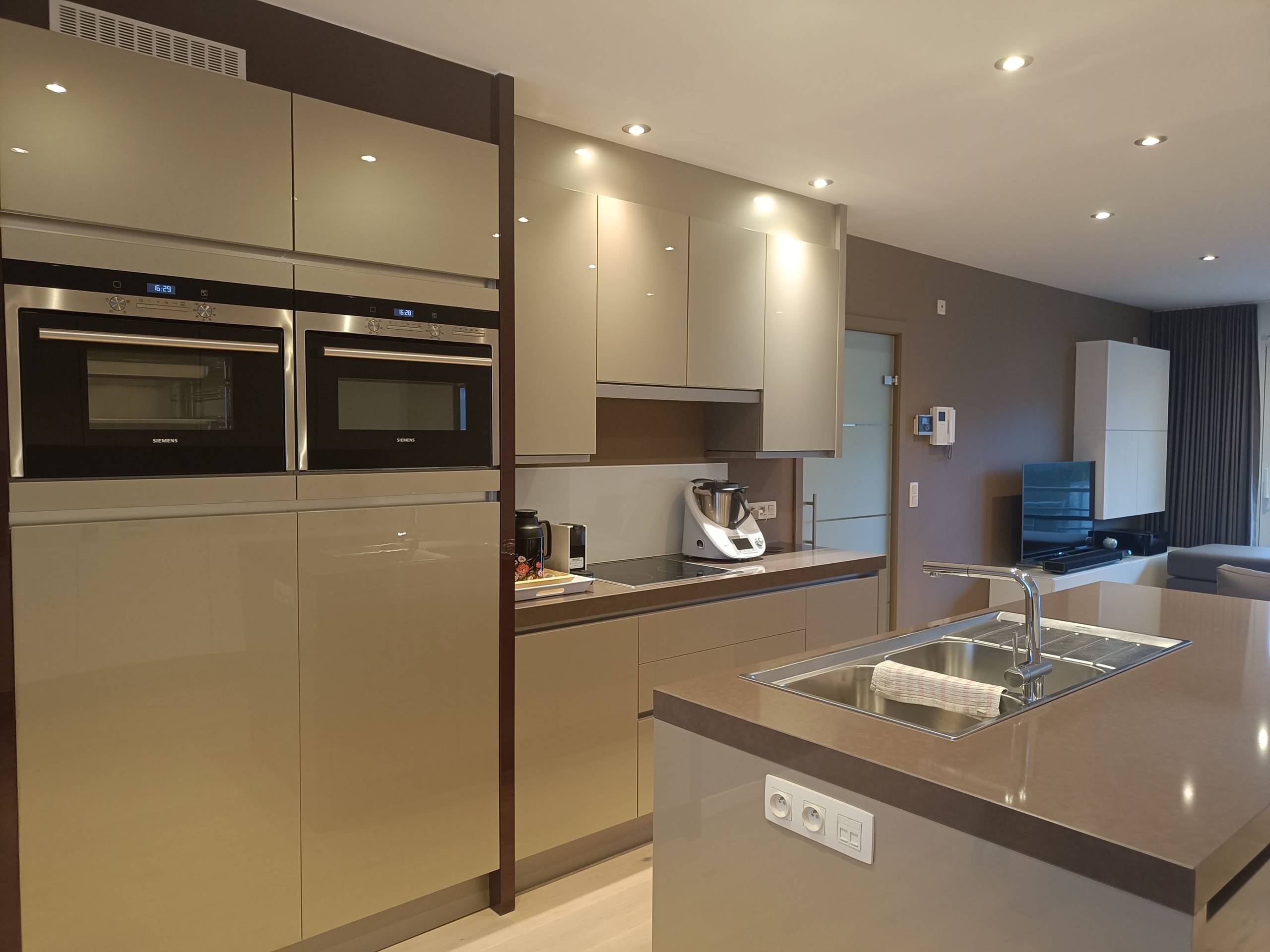 Kwaliteitsvol appartement met 2 slaapkamers, 2 terrassen en ondergrondse garagebox - foto 5