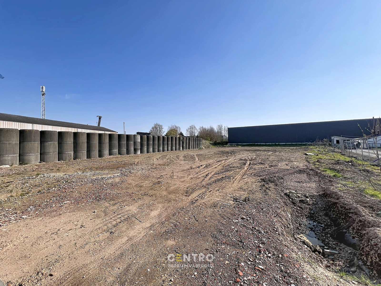 Braakliggende grond voor de bouw van MAGAZIJN(EN) mét of zonder woning. Géén bouwverplichting! - foto 4