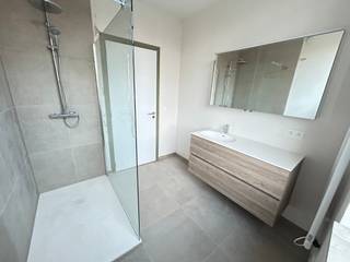 Bent u op zoek naar een nieuwbouwappartement in Zonnebeke waar u de afwerking nog zelf kan kiezen?Dit appartement bevindt zich in Zonnebeke, dichtbij...