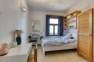 Vergund studentenhuis met conformiteitsattesten op zeer gunstige ligging in Gent vlakbij verschillende campussen. Bovendien ligt het gebouw...