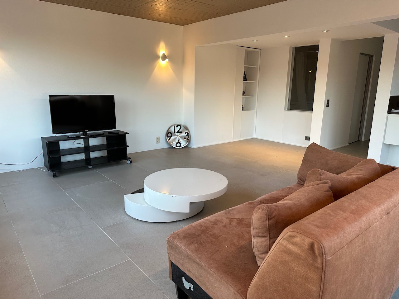 Ruim twee slaapkamer appartement te Zwijndrecht - foto 2