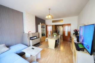 Op zoek naar een ruim appartement op een rustige, maar centrale ligging in Oostende? Dit gelijkvloers appartement van 73 m² bevindt zich in...