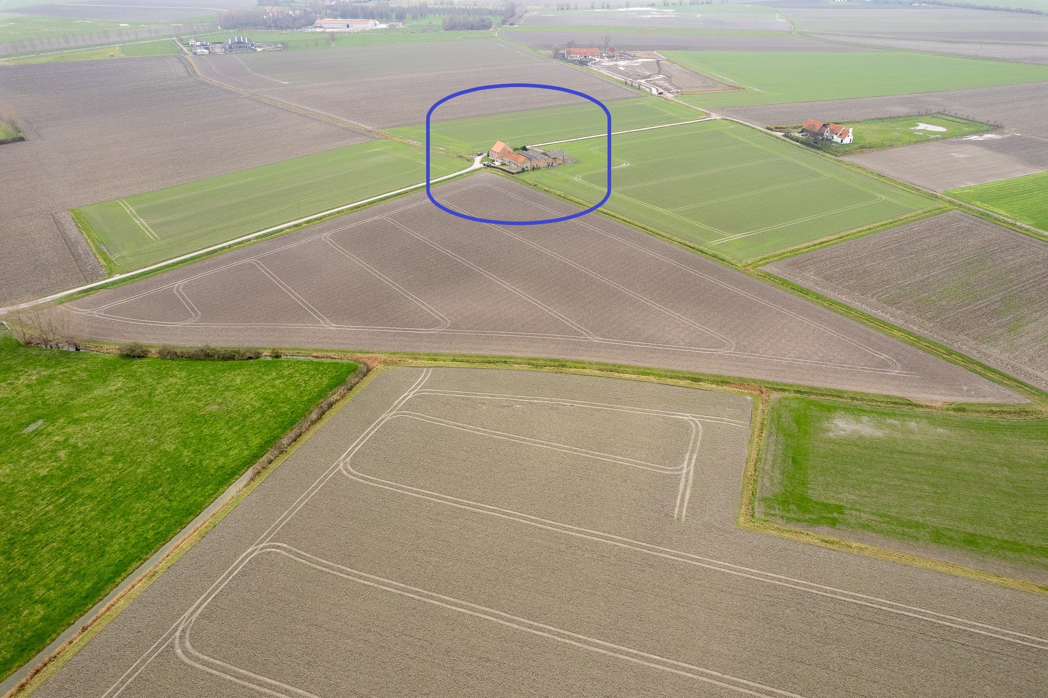 Fermette met atelierruimte/opslagruimte op prachtige locatie - foto 2