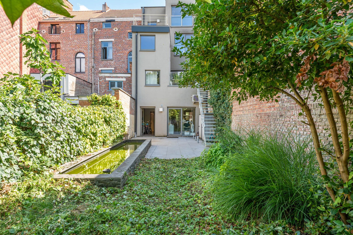 Instapklaar handelsgelijkvloers/praktrijkruimte met groot West-gericht terras en tuin nabij het Station van Leuven ! - foto 4