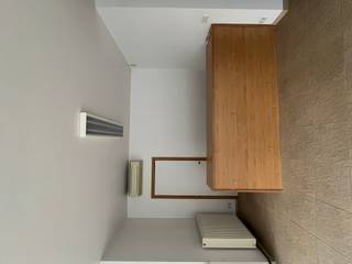 Handelsruimte te huur in Olsene (Zulte)Handelsruimte/kantoorruimte te huur in het centrum van Olsene.Het pand beschikt over verschillende ruimtes:...