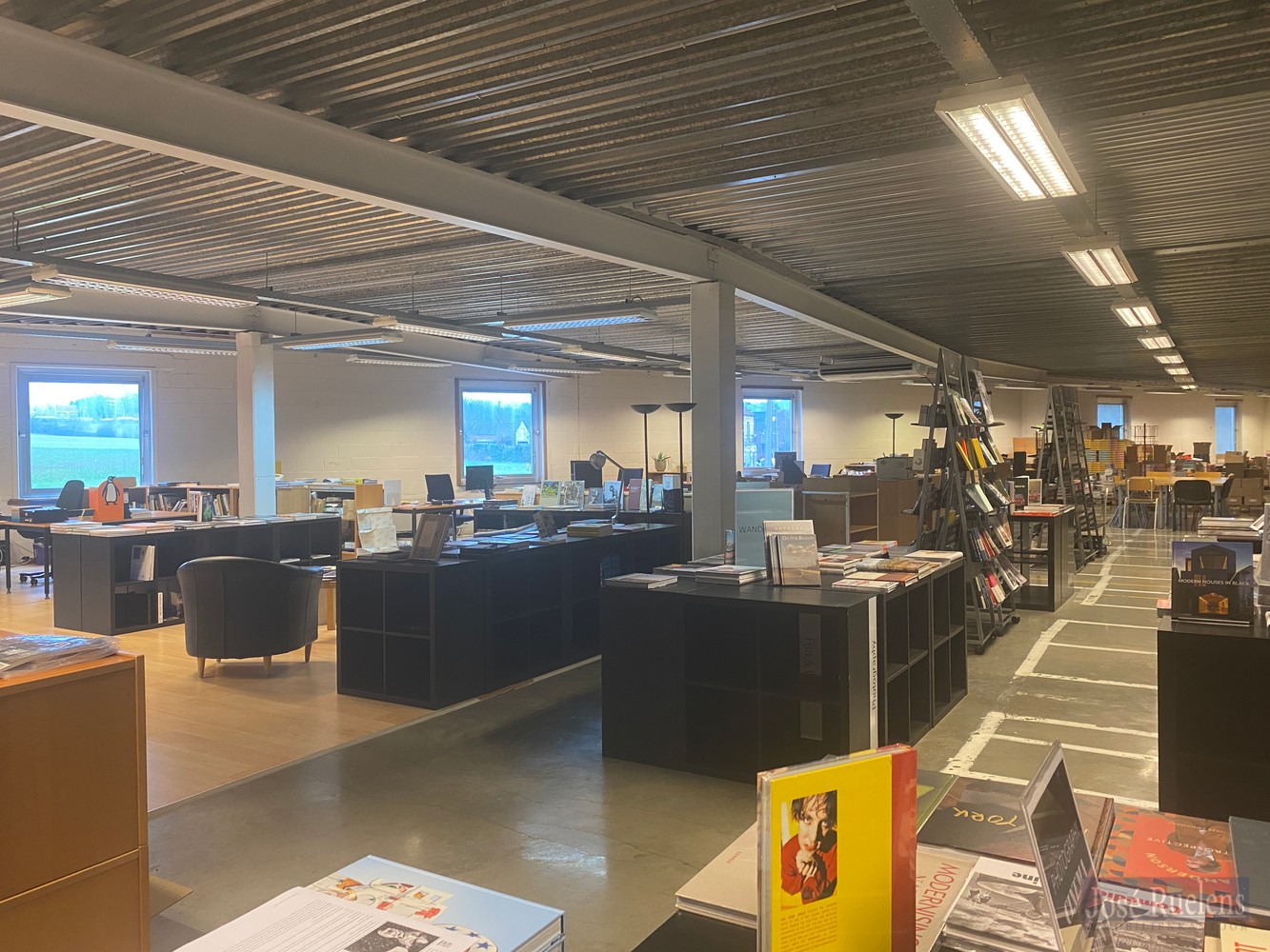 Uniek, multifunctioneel bedrijfsgebouw (1.500m²) aan het station van Veltem - foto 4