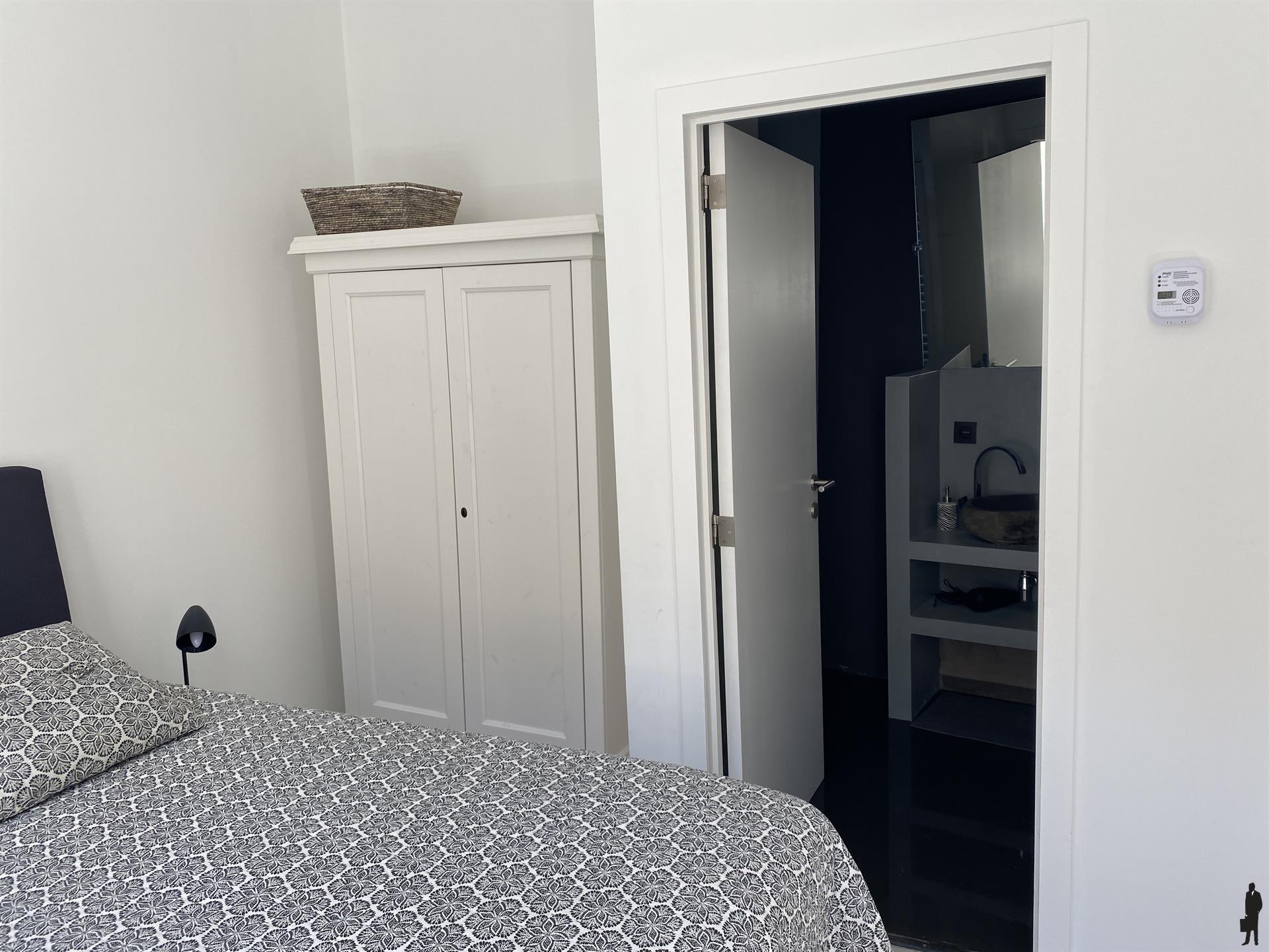 Gemeubeld appartement in een zijstraat van de Meir! - foto 5