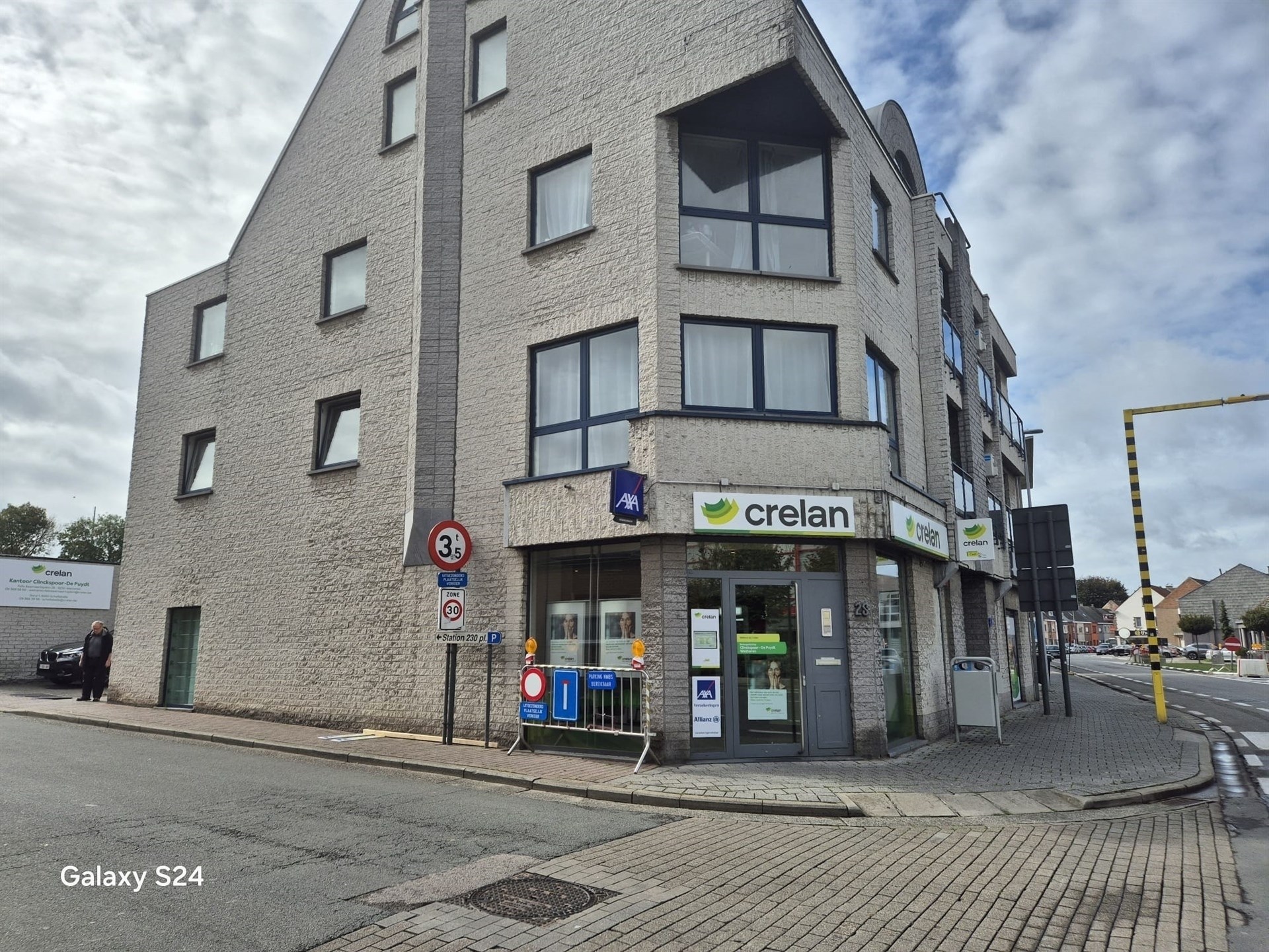 Ruim handelspand te huur – voormalig bankkantoor. - foto 1
