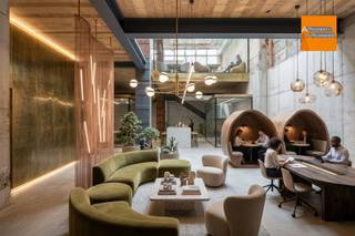 <p><span>Uitzonderlijke handels- en kantoorruimte van ca. 660 m² in de Diestsestraat te Leuven.<br /><br />Op een absolute toplocatie in het commerciële hart van Leuven bieden wij een ruime casco handels- en kantoorruimte aan van ca. 660 m². Een oppervlakte van deze schaal is bijzonder zeldzaam in het centrum en vormt een unieke kans voor ondernemers, vrije beroepen en investeerders.</span></p><p><span>Dankzij de sterke passage, uitstekende zichtbaarheid en flexibele indeling biedt het pand tal van mogelijkheden. De ruimte is ideaal voor onder meer een advocatenkantoor, consultancybureau, medische of paramedische praktijk, architectenbureau, accountancykantoor, verzekeringskantoor, showroom, conceptstore, retail of een combinatie van meerdere functies.</span></p><p><span>De casco staat laat toe om de ruimte volledig in te richten volgens de eigen noden: representatieve ontvangstruimtes, afzonderlijke kantoren, vergaderzalen, open werkvloeren, praktijkruimtes of commerciële belevingszones. Ook opsplitsing behoort tot de mogelijkheden, waardoor het pand geschikt is voor één grote gebruiker of meerdere invullingen.</span></p><p><span>Met haar indrukwekkende oppervlakte, strategische ligging en veelzijdige mogelijkheden is dit een uitzonderlijke opportuniteit voor wie een sterke professionele of commerciële aanwezigheid wil uitbouwen in één van de meest dynamische straten van Leuven.</span></p>
