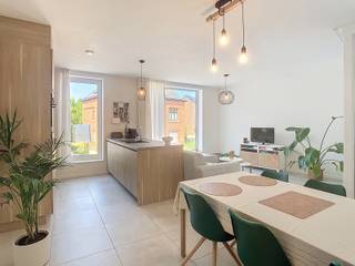 Prachtig nieuwbouw appartement met 2 slaapkamers gelegen te centrum Herent!De duplex bestaat op de eerste verdieping uit een inkomhal met...