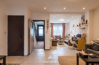 Op zoek naar een instapklare woning met potentieel en een uitstekende ligging? Deze charmante woning aan de Zwijnaardsesteenweg in Gent is wat...
