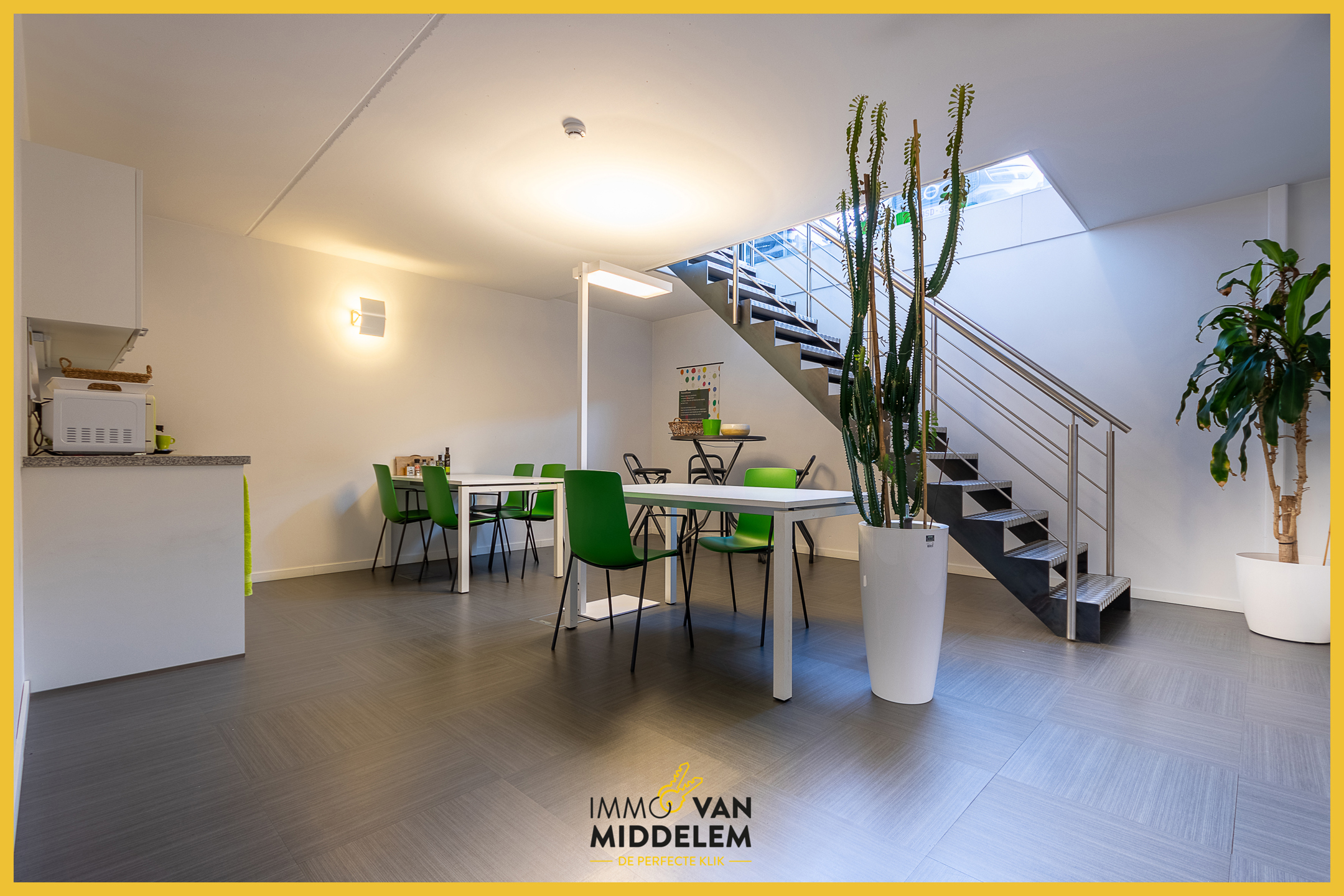 ENERGIEZUINIGE HANDELSRUIMTE MET 2 PARKINGS TE ZELLIK - foto 4